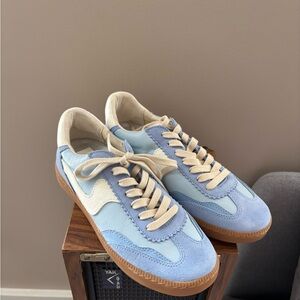 BRAND NEW Women’s Dolce Vita Sneakers